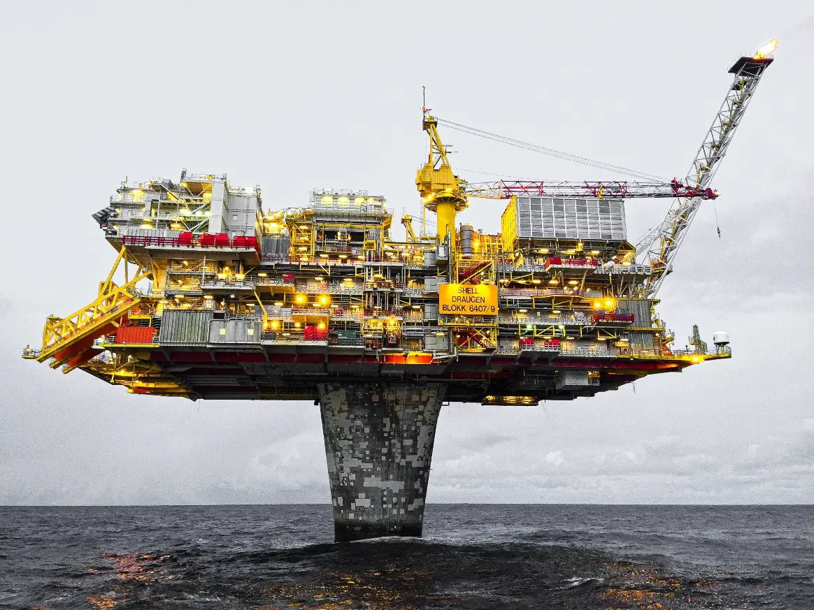 How Does Life on an Oil Rig Look Like? - Drilling Manual