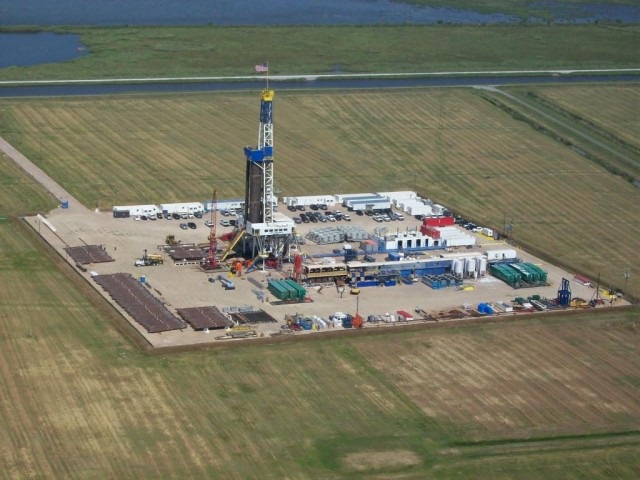 HAZARDS AROUND THE OIL DRILLING RIG LOCATION