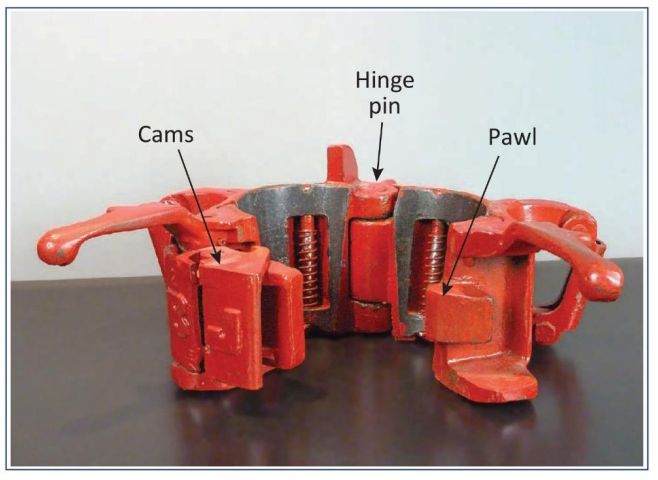 Centre latch (slip type) elevator in oil and gas rig